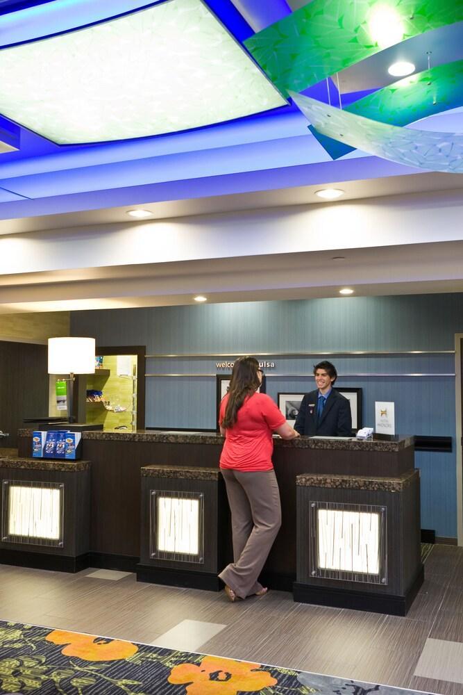 Hampton Inn And Suites Tulsa Central Eksteriør billede