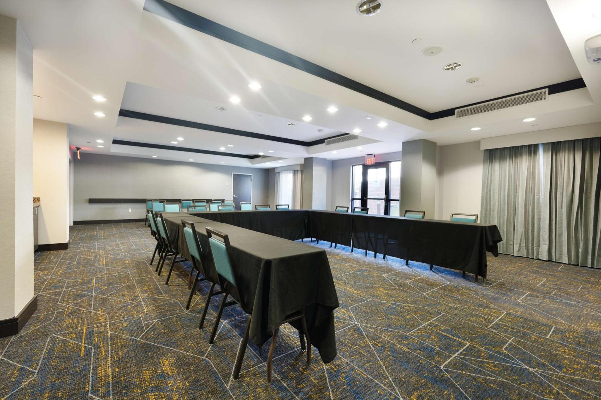 Hampton Inn And Suites Tulsa Central Eksteriør billede